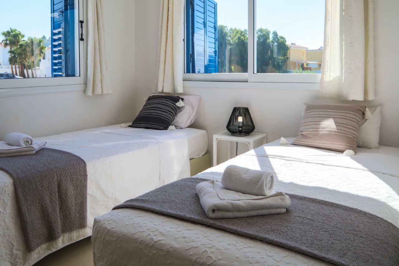 פאראלימני Phaedrus Living: Seaside Luxury Villa Anafi מראה חיצוני תמונה